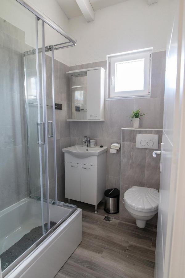 Zorana Apartment โรกอซนิซา ภายนอก รูปภาพ