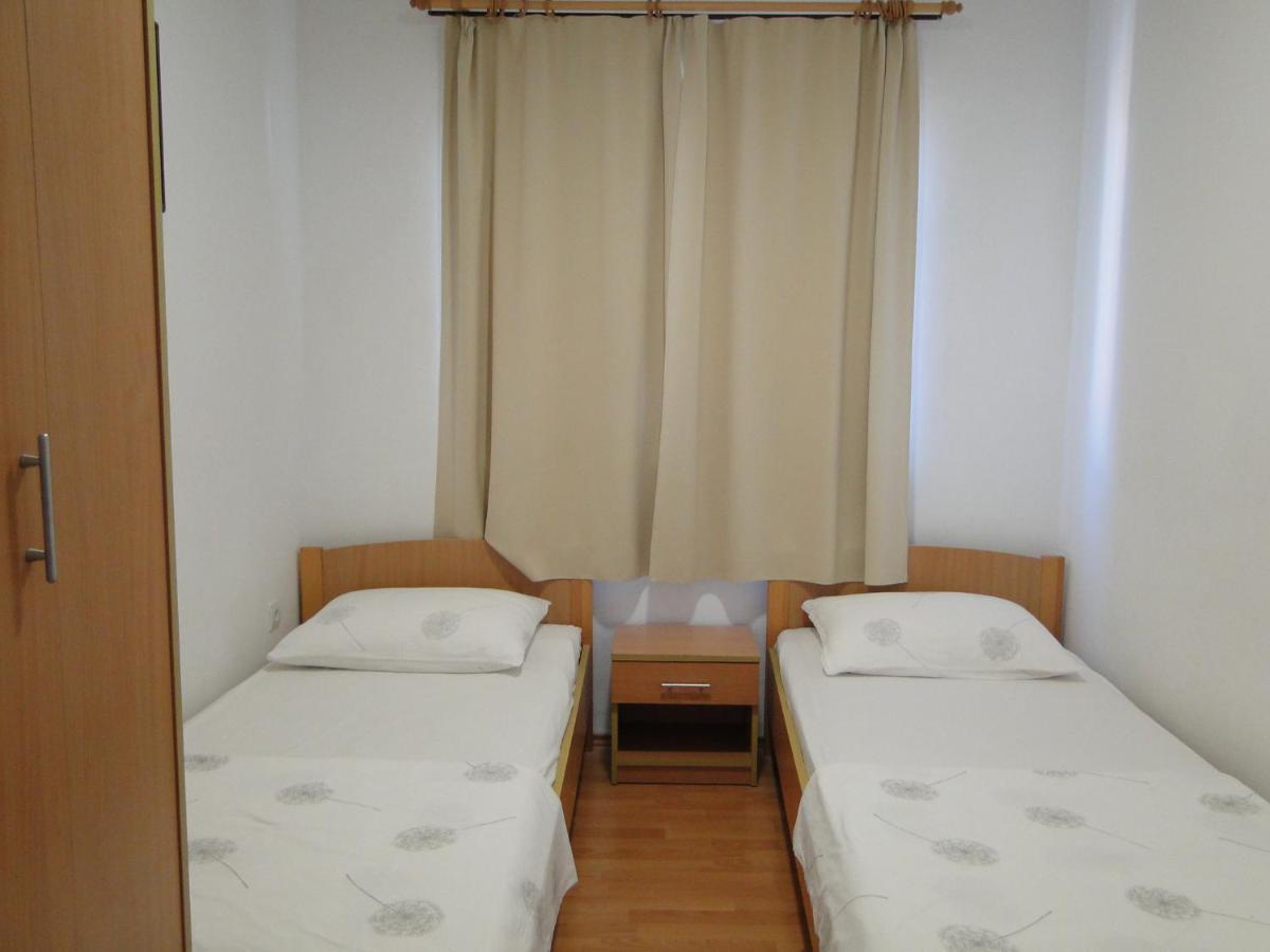 Zorana Apartment โรกอซนิซา ภายนอก รูปภาพ